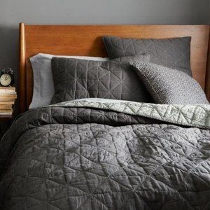 West Elm Nomad Coverlet, Full / Queen + 2 Standard and 2 Euro Shams - Graphite